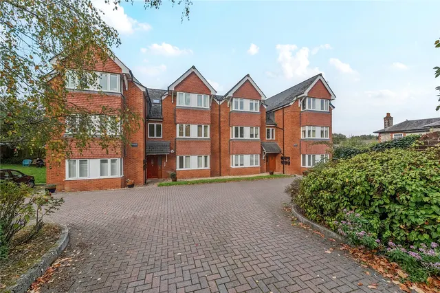 Salisbury Road, Marlborough, SN8, photo 1