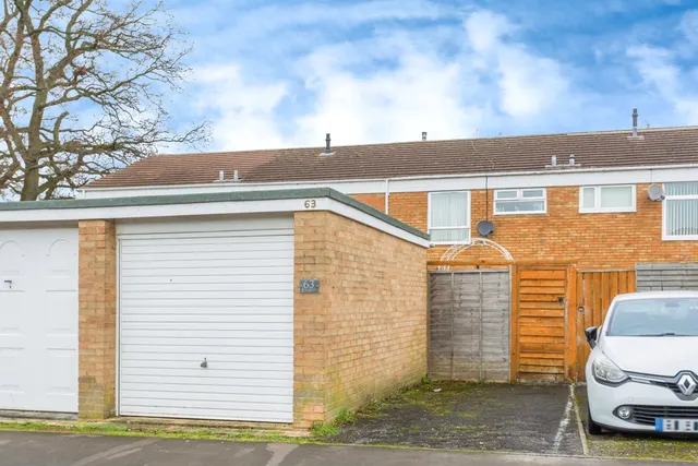 Photo 2 — Austen Crescent, Swindon, Wiltshire, SN3