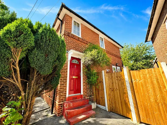 Leof Crescent, London, SE6, photo 1