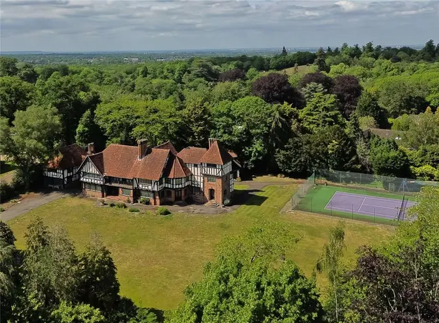 Blackhills, Esher, Surrey, KT10 9JP, photo 1