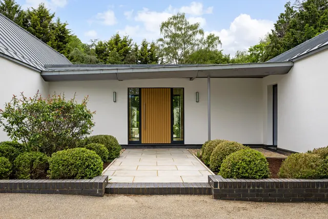 Wellington Avenue, Virginia Water, GU25, photo 3