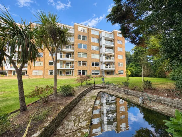 The Avenue, BH13, photo 1