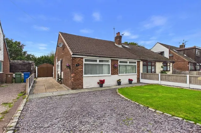 Pennine Avenue, Euxton, Chorley, PR7 6PE, photo 1