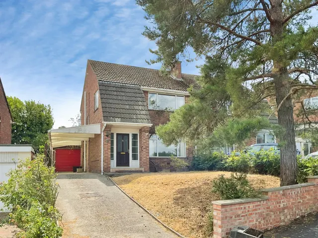Pearsall Road, Longwell Green, Bristol, photo 1