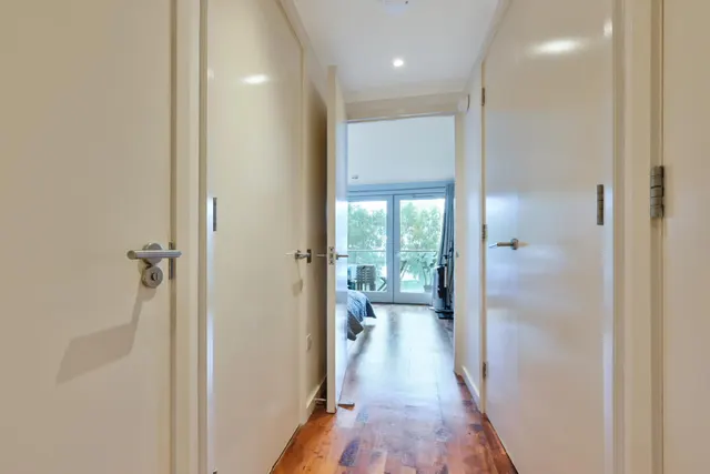 Fairmont Avenue, E14, photo 3