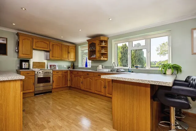 Miltons Crescent, Godalming, GU7, photo 2