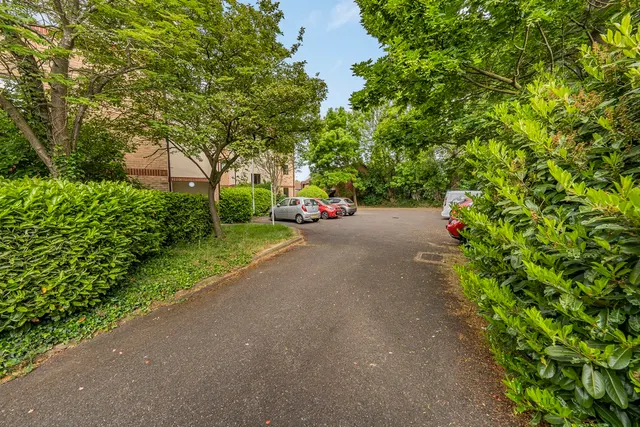 Photo 3 — Studio flat for sale in Bullrush Grove, Uxbridge