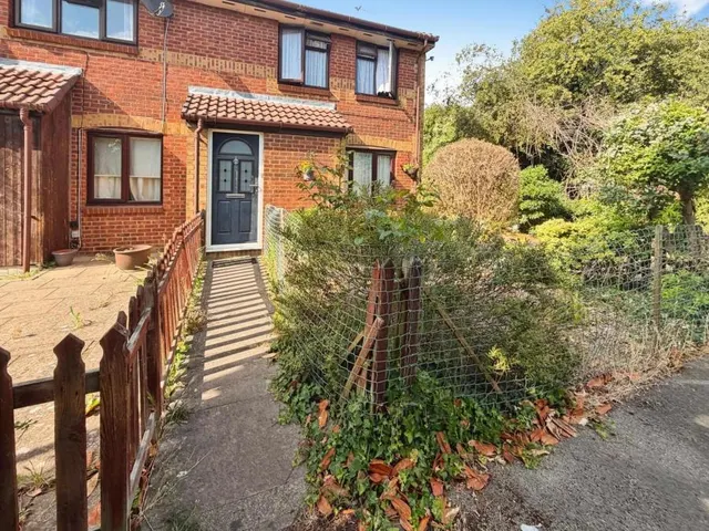 Hawthorne Crescent, West Drayton, UB7, photo 1