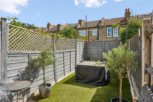 Khartoum Road, London, SW17, photo 1