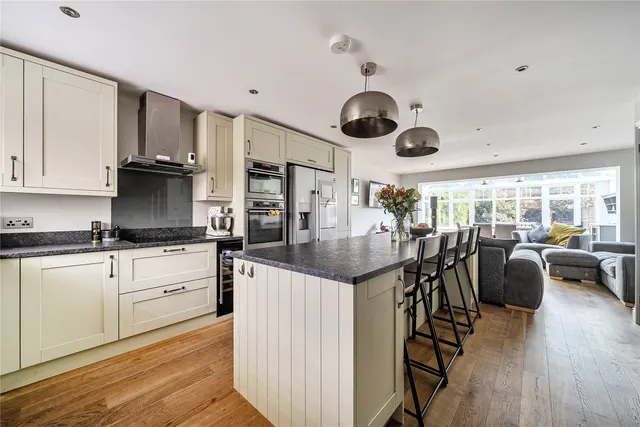 Willow Bank, Woking, GU22, photo 2