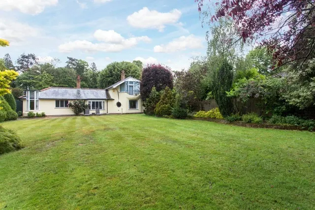 Oval Way, Gerrards Cross, Buckinghamshire, SL9 8PY, photo 1