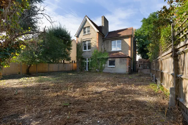 Photo 2 — Ridgway Gardens, Wimbledon, South West London