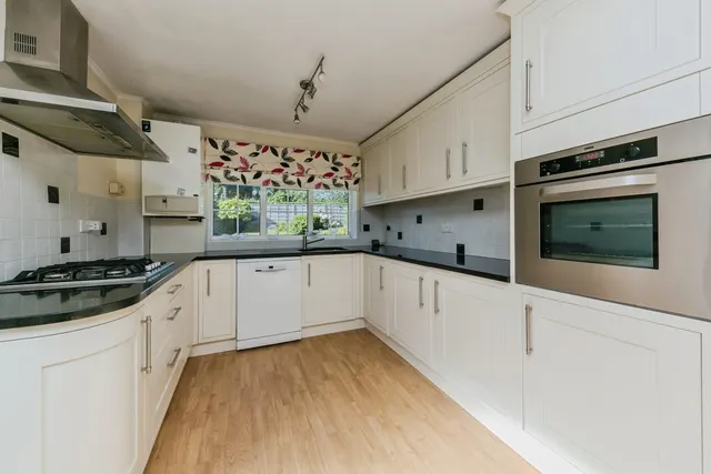 Photo 3 — Fowey Close, Cheshire, SK10