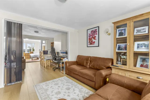 Walton Drive, High Wycombe, HP13, photo 2
