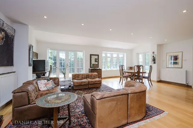Peregrine Way, Wimbledon, SW19, photo 3