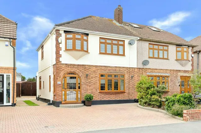 Dee Way, Romford, RM1, photo 1