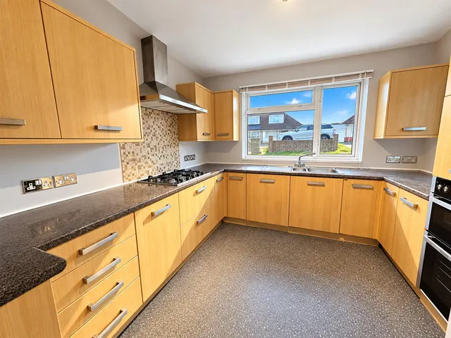 Grassmere Avenue, Telscombe Cliffs, photo 3