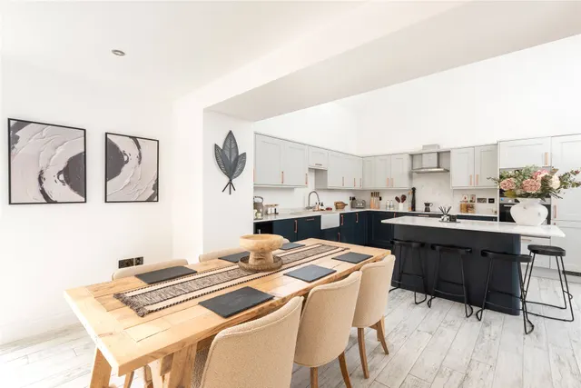 3 bedroom property, West Street, Lilley, LU2