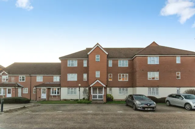 Falmouth Close, Eastbourne, photo 1
