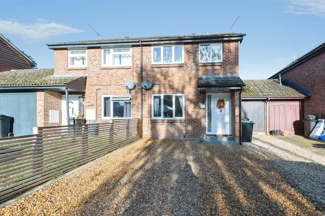 Avon Meade, Fordingbridge, SP6, photo 2