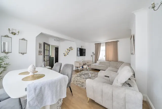 Upminster House, Buck Lane, NW9 0AN, photo 1