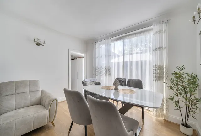 Photo 3 — Upminster House, Buck Lane, NW9 0AN