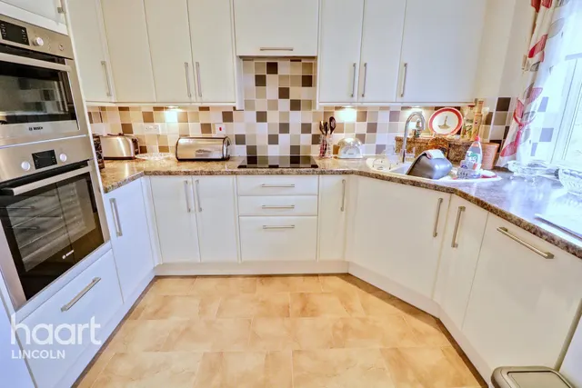 Minster Court, Bracebridge Heath, LN4, photo 2