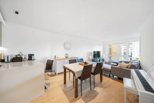 Quayside House, Brentford, TW8, photo 1