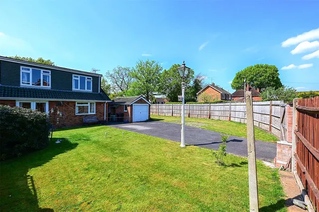 Mytchett Road, Mytchett, GU16, photo 2