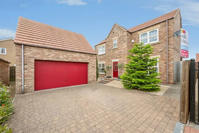 Hazelwood Gardens, Edenthorpe, Doncaster, photo 1