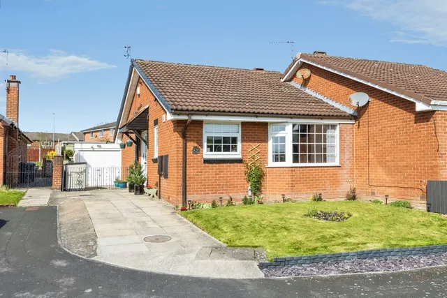 Birchfields Rise, LEEDS, photo 1