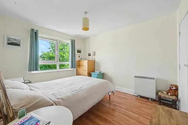 High Road, London, NW10, photo 2