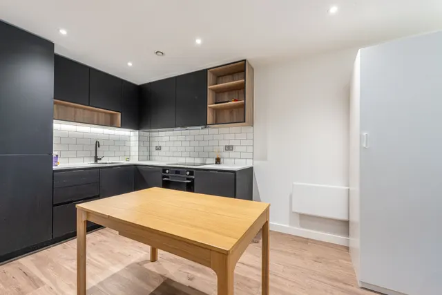 Photo 2 — Flat 20, Fermont House, LONDON