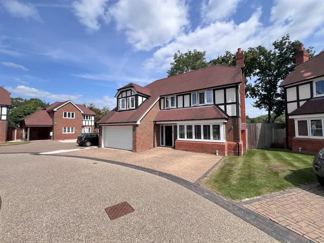 The Squires, Burgess Hill, photo 1
