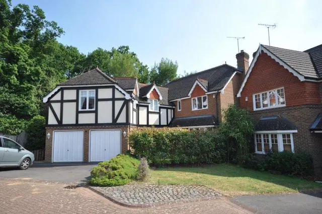 Surrey, GU25 4DJ, photo 1