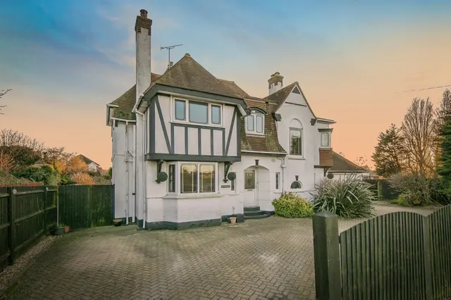 Photo 3 — West Road, Clacton-On-Sea