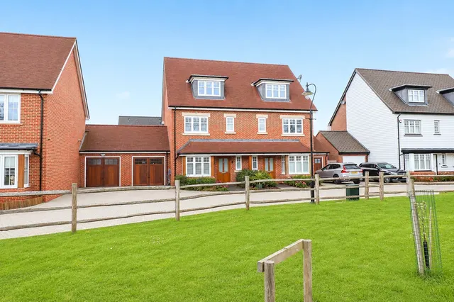 Mulberry Walk, Fleet, Hampshire, GU51 5EA, photo 1
