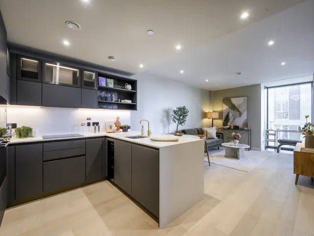 York Road, London, SW11, photo 1