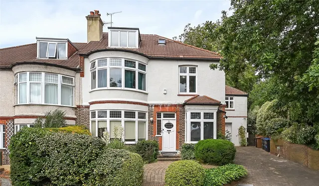 Durrington Park Road, London, SW20, photo 1