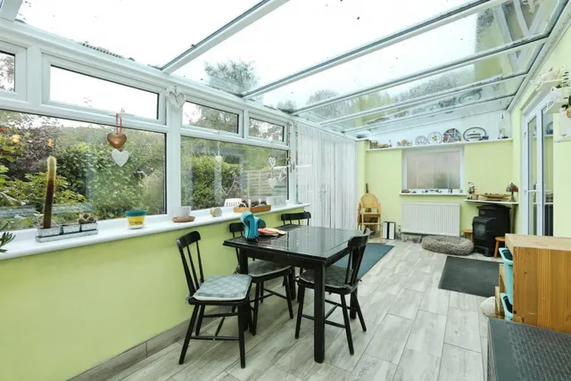 Amberley Close, Crawley, RH10, photo 3