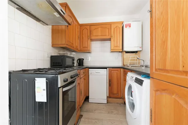 Stanley Road, Morden, photo 3