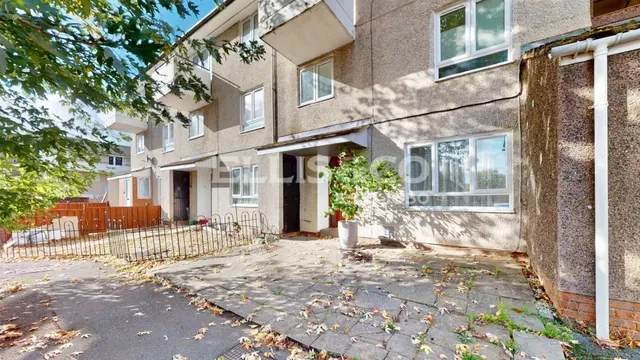 Community Road, Greenford, UB6, photo 3
