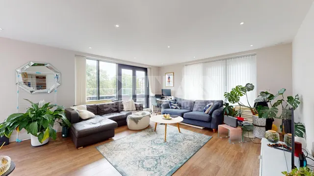 Westleigh Avenue, London, SW15, photo 1