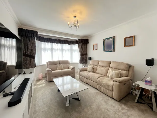 Greenford Road, Greenford, UB6, photo 2