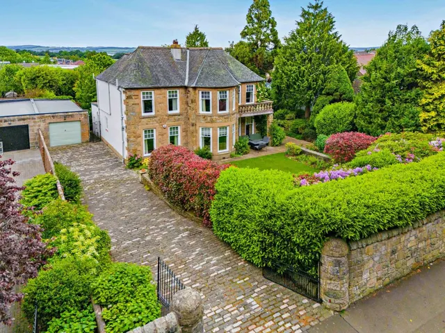 Gamekeeper's Road, Cramond, Edinburgh, EH4 6LS, photo 1