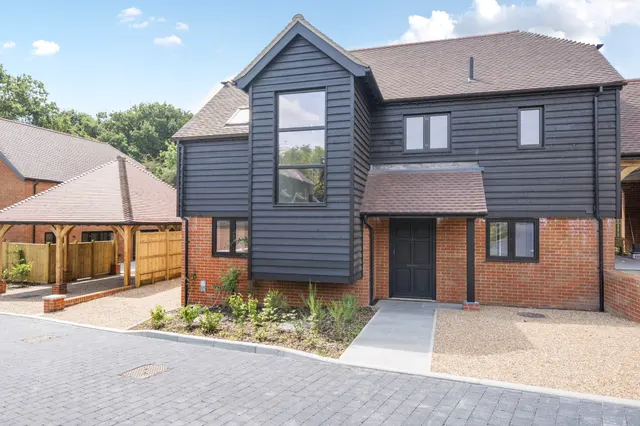 Standen Street, Iden Green, TN17, photo 1