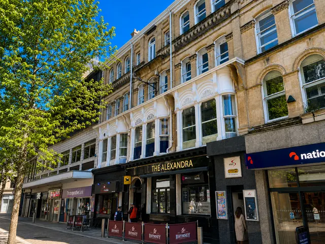 Commercial Street, photo 1