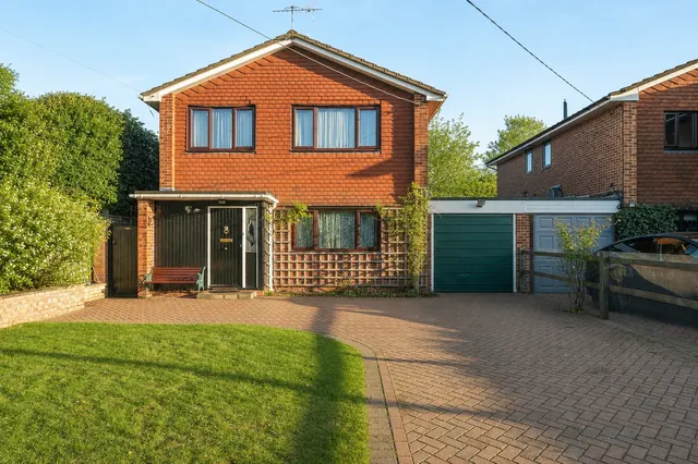 Cramhurst Lane, Witley, GU8, photo 1