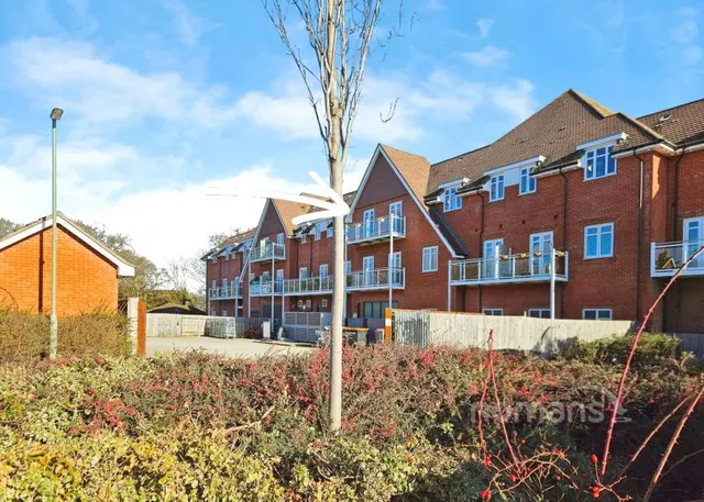 Bramall Place, Church Crookham, GU52, photo 1