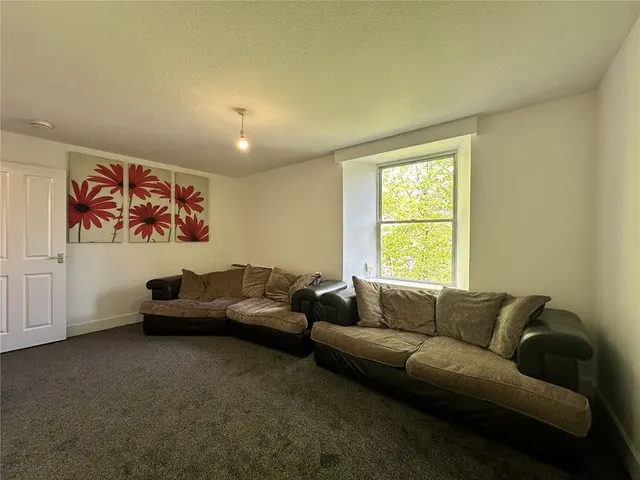 Photo 2 — Victoria Road, Dundee, DD1